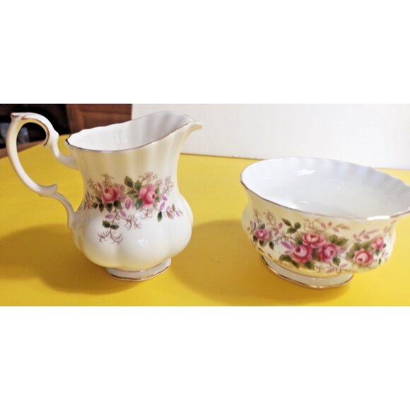 Royal Albert Lavender Rose Cream & Sugar Bowl Set Like New - Picture 2 of 16